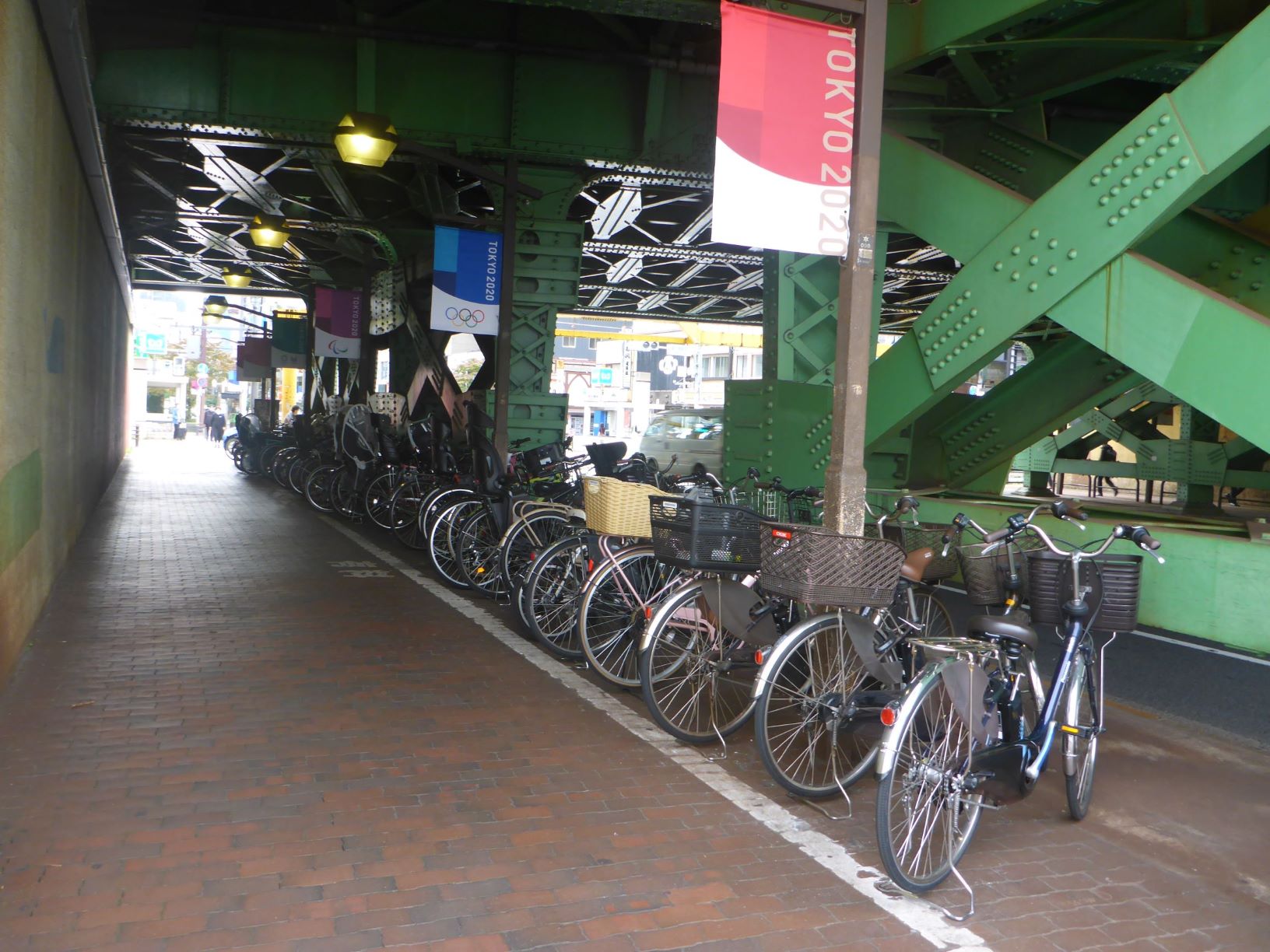 新横浜 駅 第 四 自転車 駐 車場